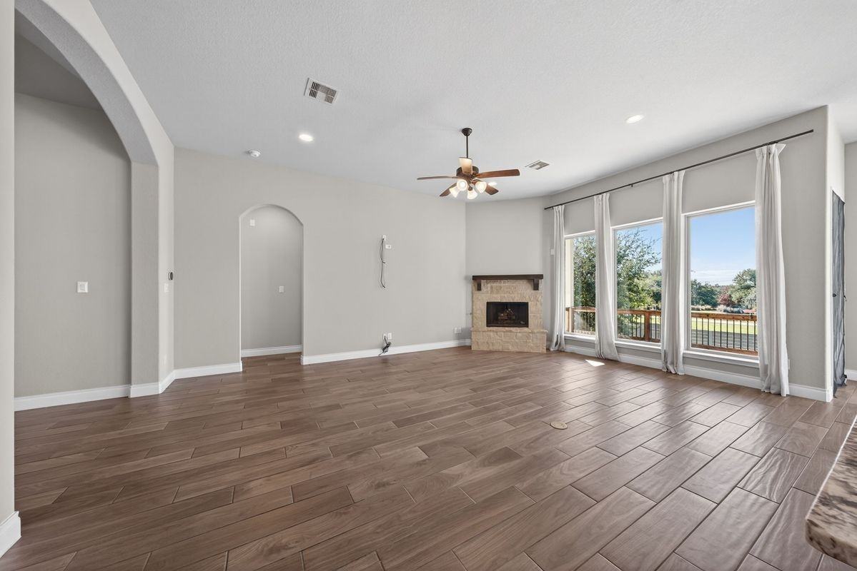 633 Vale Ct - Photo 5 of 36
