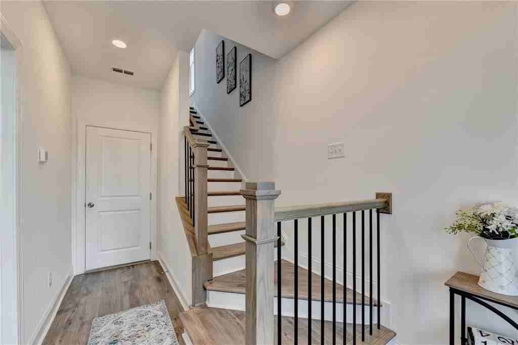 522 Healy Dr - Photo 6 of 45