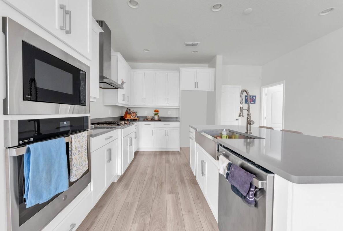 12790 Brodlove Ln - Photo 3 of 34