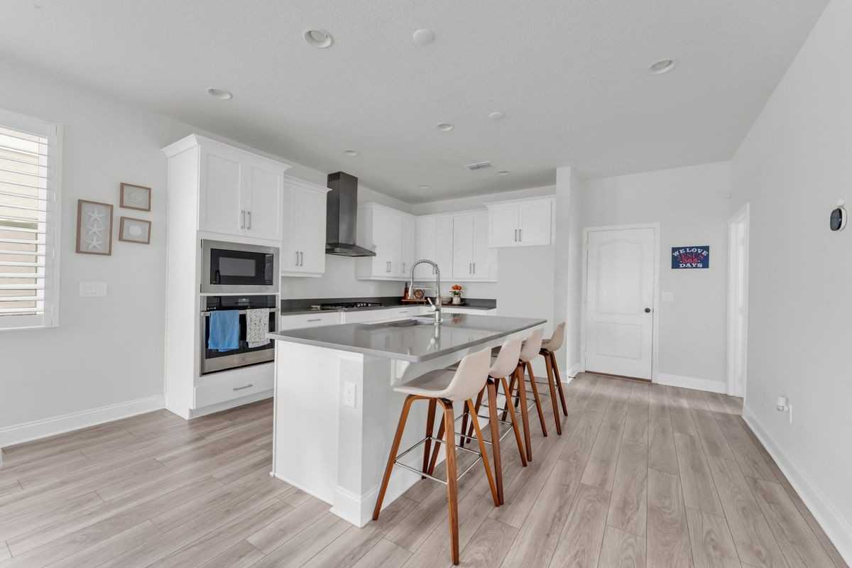 12790 Brodlove Ln - Photo 4 of 34