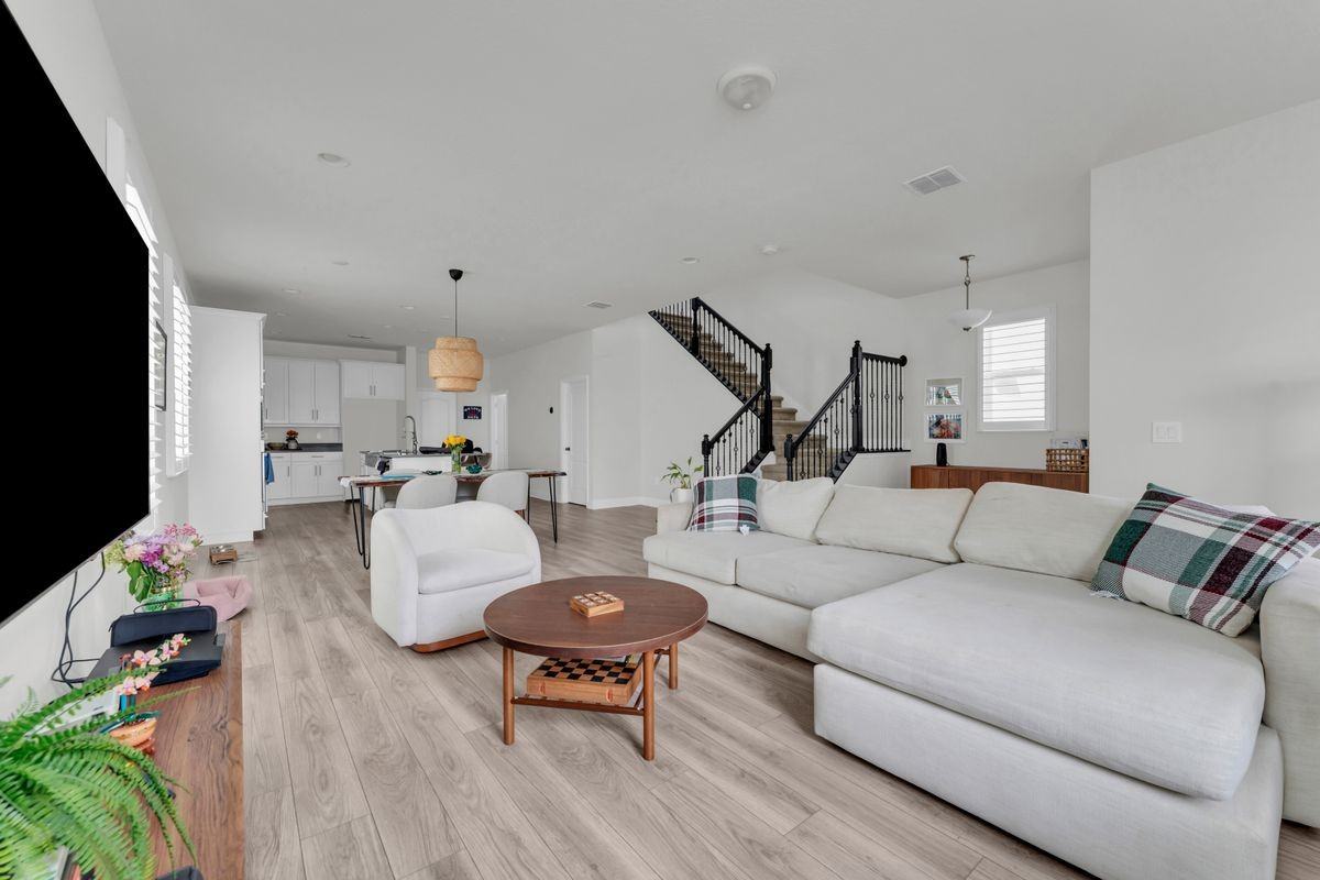 12790 Brodlove Ln - Photo 7 of 34