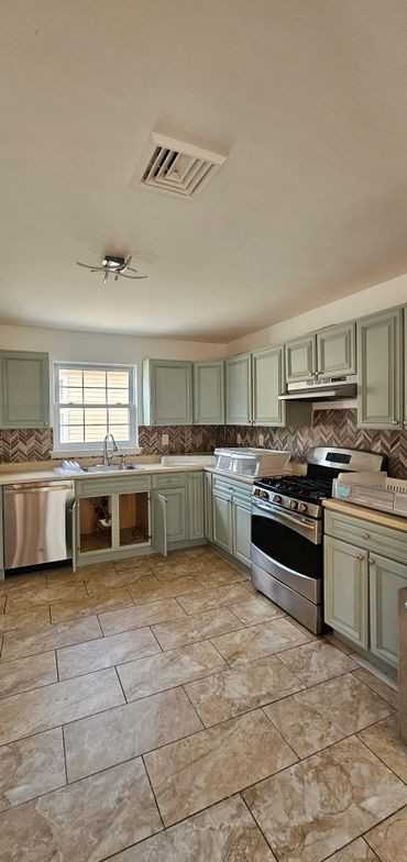 655 4th St - Photo 4 of 12