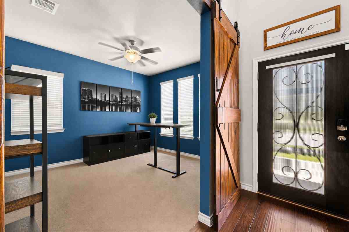 5809 Lehman Way - Photo 4 of 38