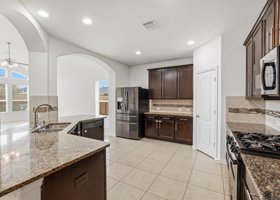 4703 Goldeneye Dr - Photo 2 of 10