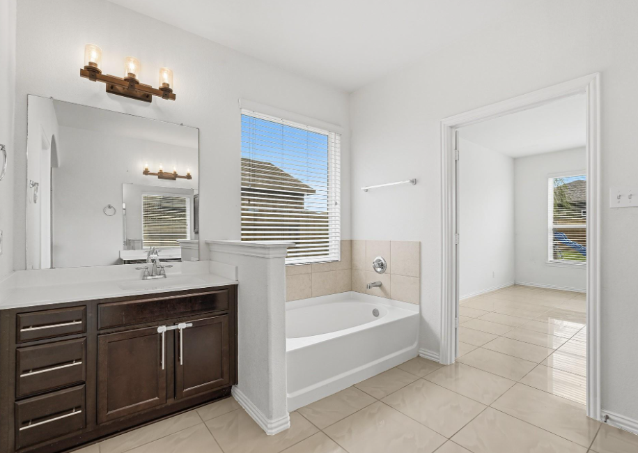 4703 Goldeneye Dr - Photo 4 of 10