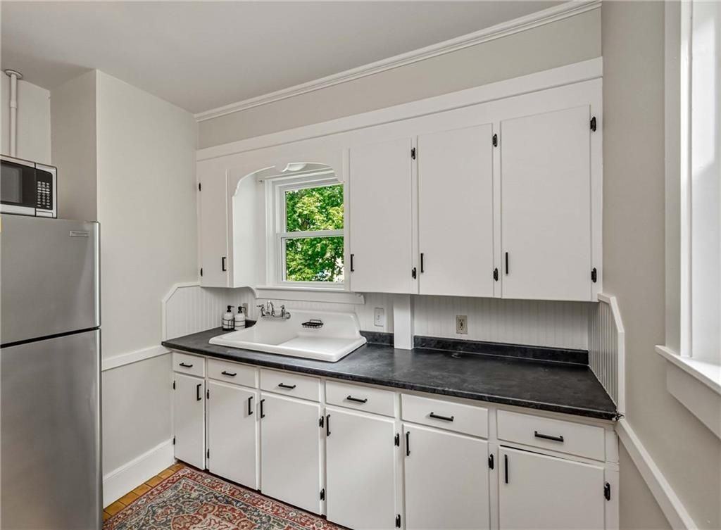 329 Glenwood Ave - Photo 5 of 18