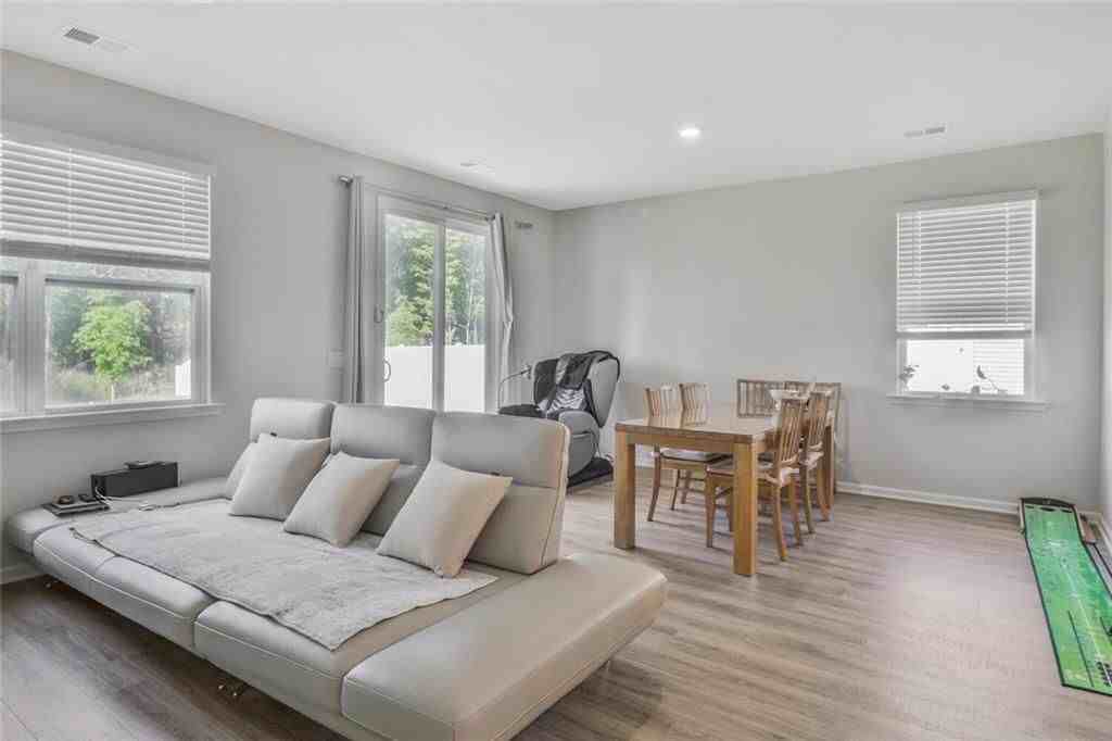 301 Merganser Dr - Photo 3 of 20