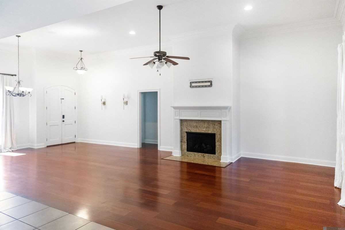 14241 Jamestown Blvd - Photo 2 of 14