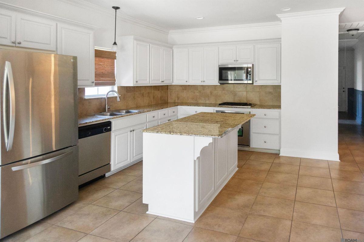 14241 Jamestown Blvd - Photo 3 of 14