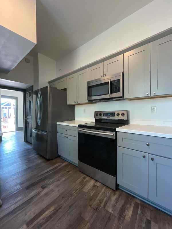 802 Montana St - Photo 4 of 16