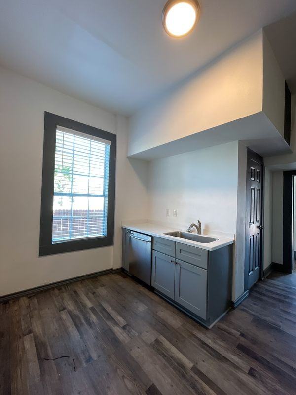 802 Montana St - Photo 5 of 16