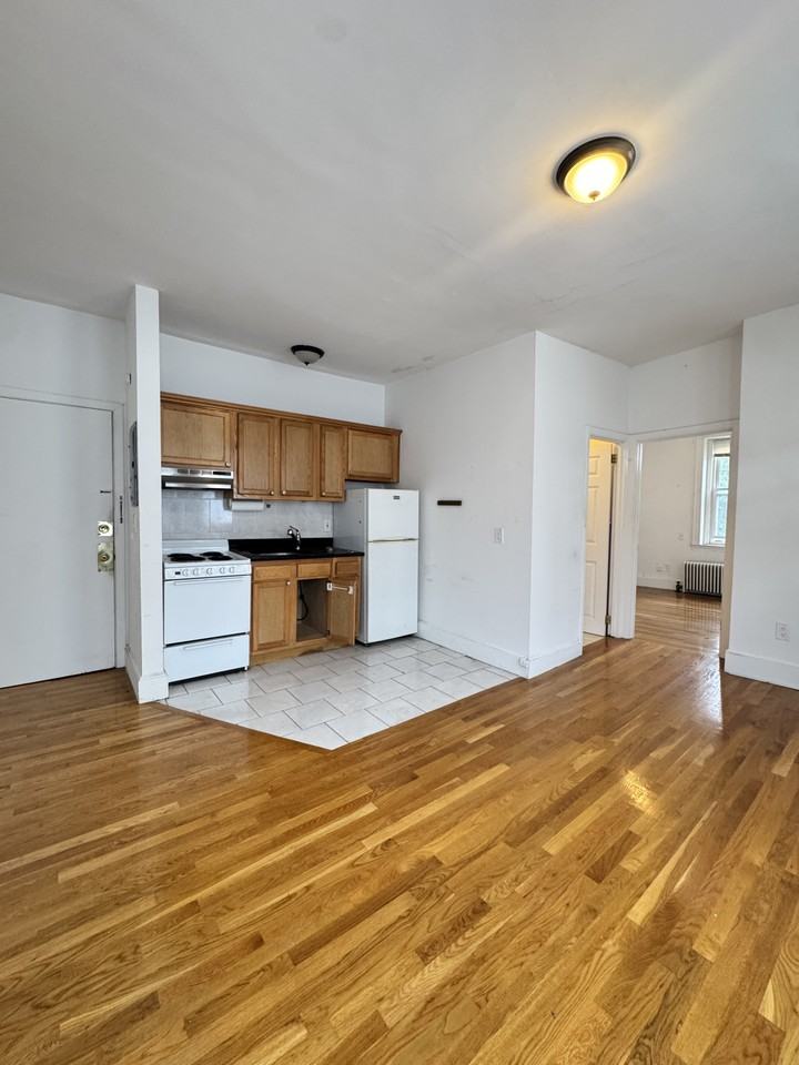 Ellsworth Ave #43 - Photo 3 of 8