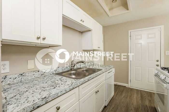 454 Roxbury Dr - Photo 6 of 16