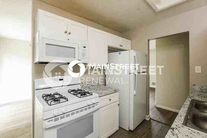 454 Roxbury Dr - Photo 7 of 16