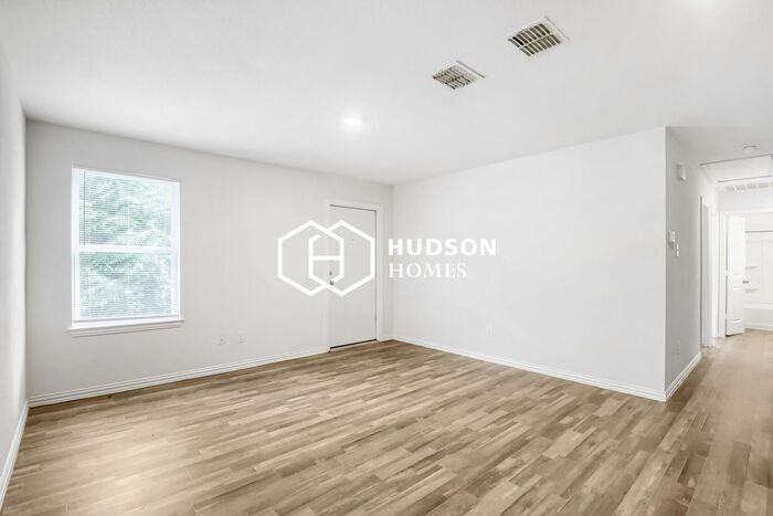 405 N 10th St #A - Photo 4 of 14