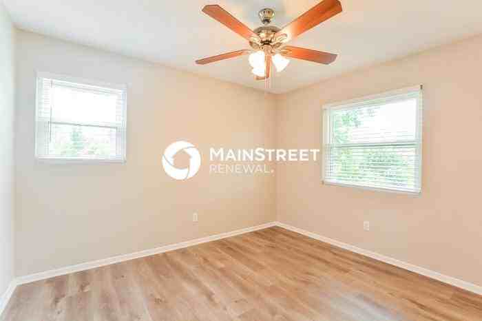 2040 10th Ave - Photo 4 of 17