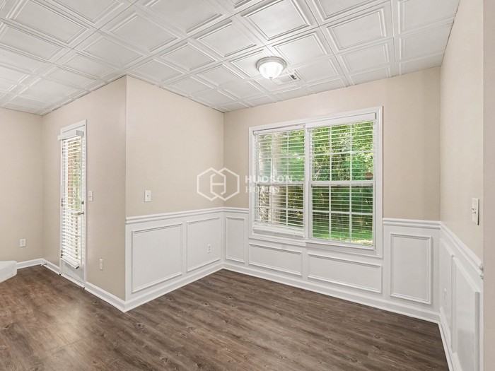 426 Madison Ave - Photo 4 of 21