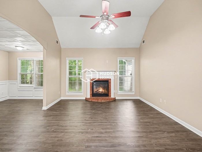 426 Madison Ave - Photo 5 of 21