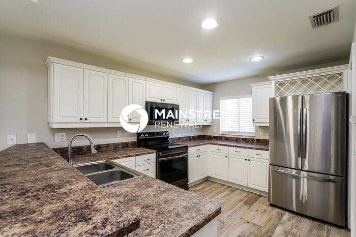 1124 Ne 32nd Ln - Photo 3 of 16