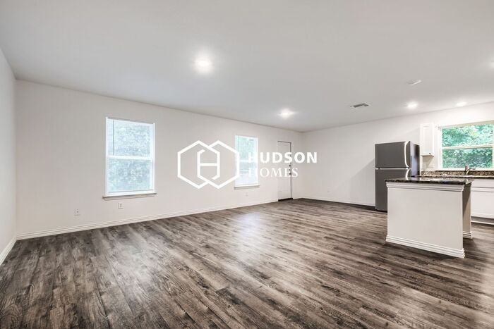 215 Garcia St - Photo 4 of 14
