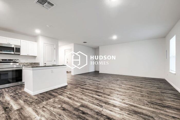 215 Garcia St - Photo 5 of 14