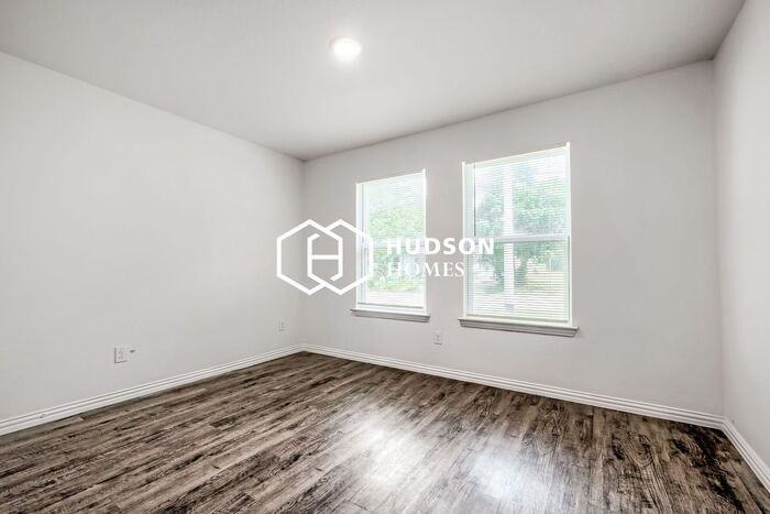 215 Garcia St - Photo 6 of 14