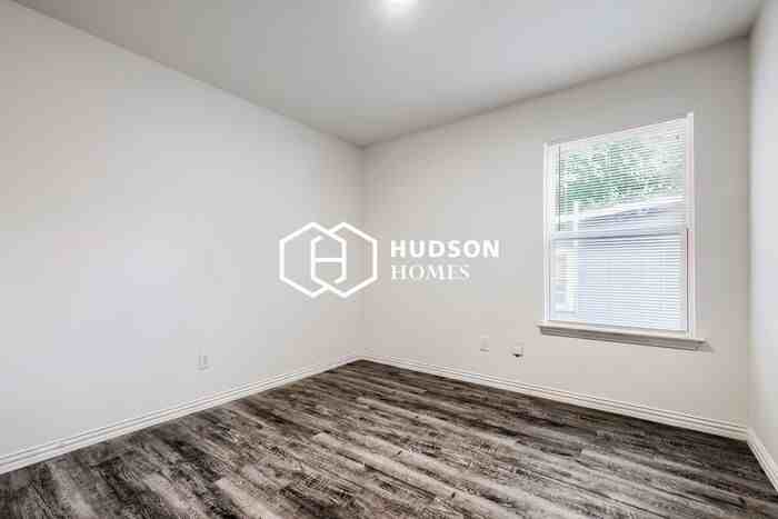 215 Garcia St - Photo 7 of 14