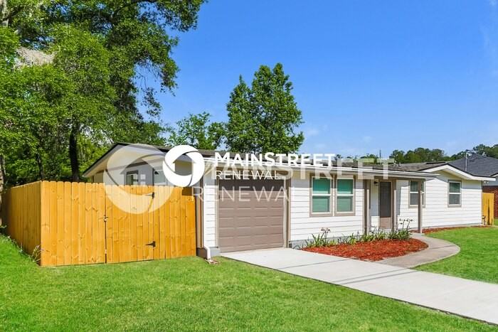 9724 Priory Ave - Photo 3 of 16