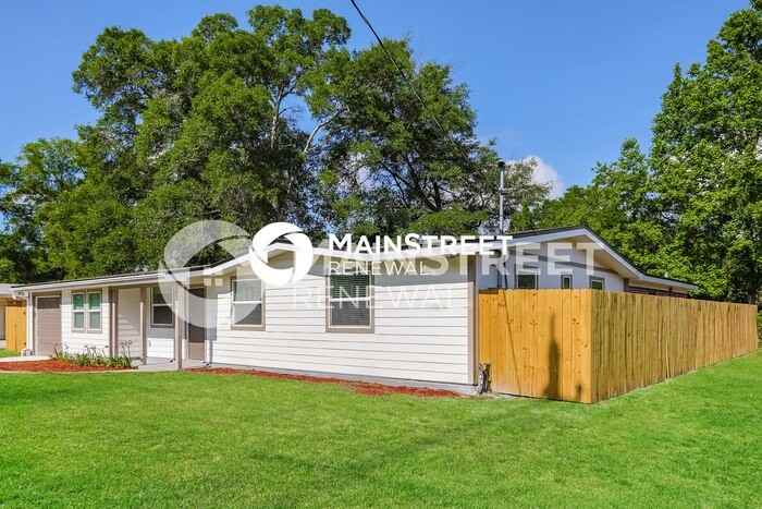 9724 Priory Ave - Photo 4 of 16