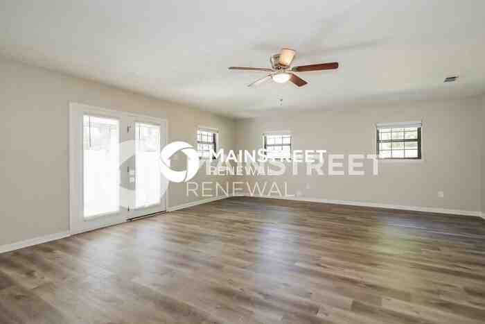 9724 Priory Ave - Photo 5 of 16