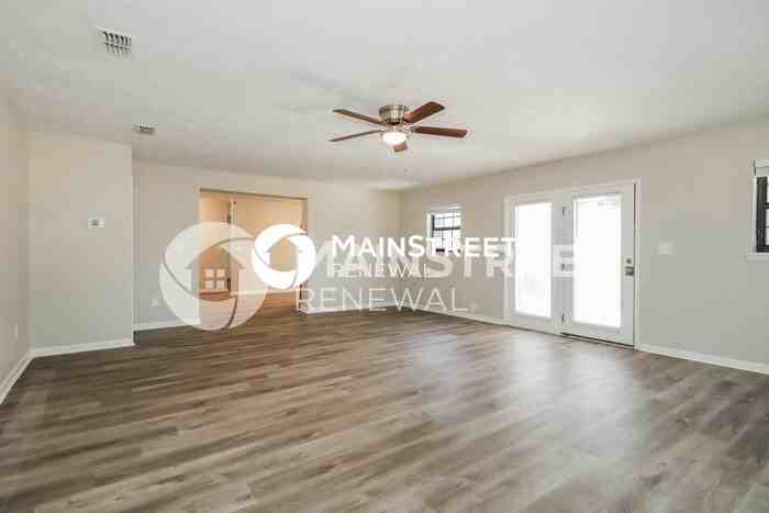 9724 Priory Ave - Photo 6 of 16