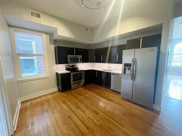 18 E 5th St - Photo 3 of 12