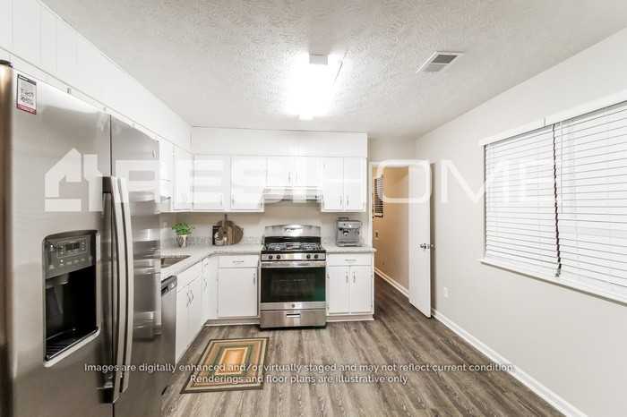 653 N Pointe Knoll Ct - Photo 2 of 16