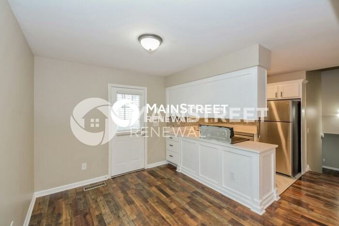 304 Errol Ln - Photo 7 of 18