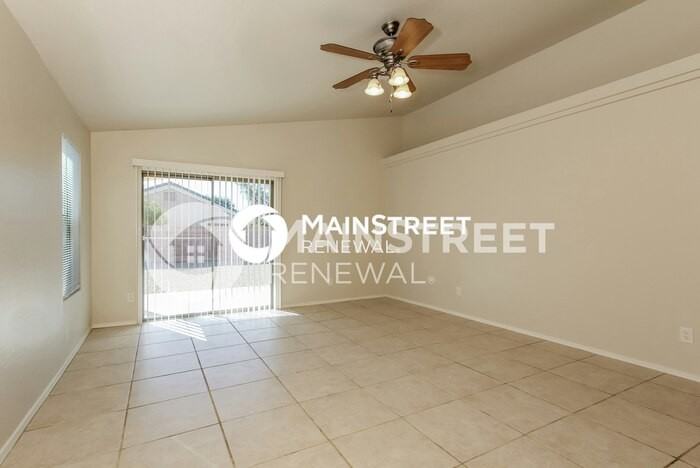 13029 W Saint Moritz Ln - Photo 4 of 16