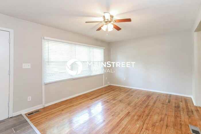 11423 Palmer Ave - Photo 3 of 16