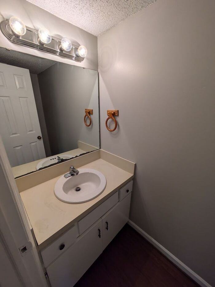 226 Park Ln - Photo 4 of 10