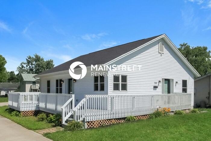 210 Frank St - Photo 2 of 17
