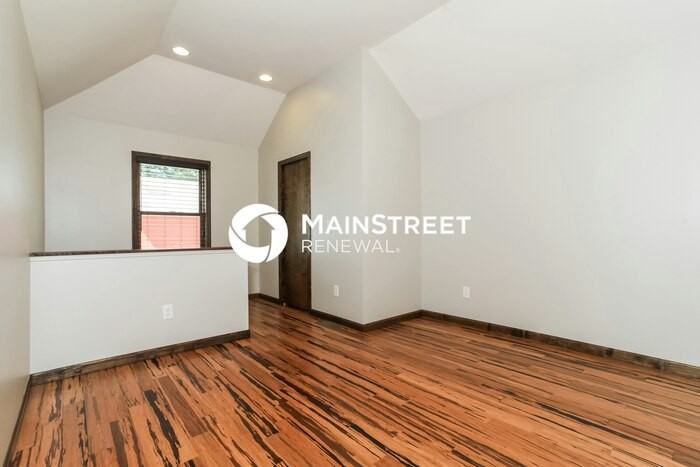 210 Frank St - Photo 3 of 17