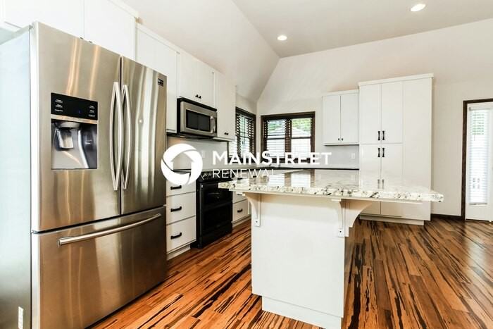 210 Frank St - Photo 7 of 17