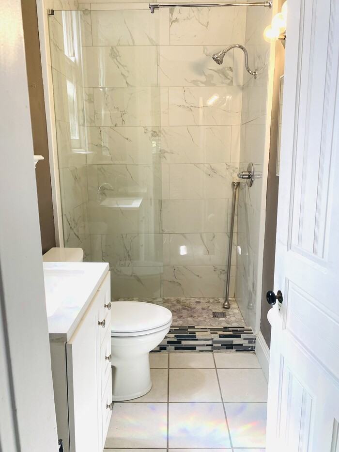 621 Greenup St #1F - Photo 3 of 7