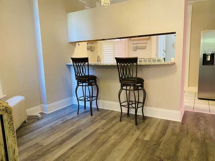 621 Greenup St #1F - Photo 4 of 7