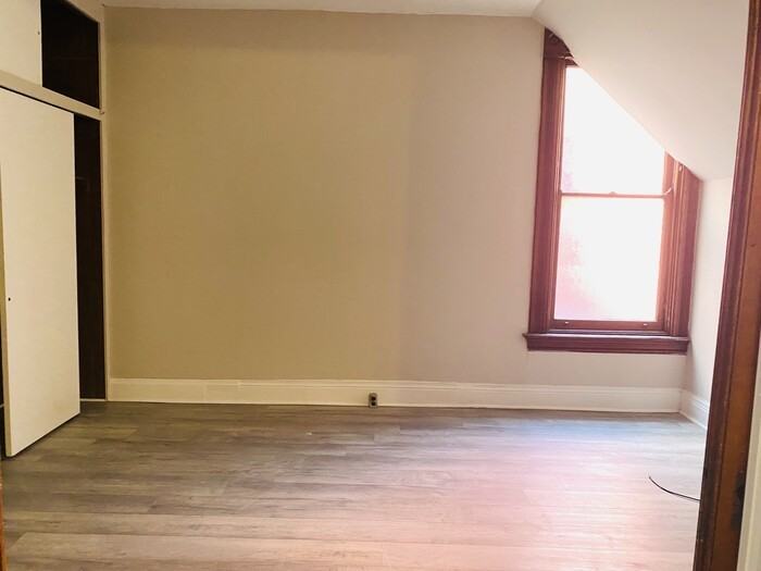 621 Greenup St #1F - Photo 5 of 7