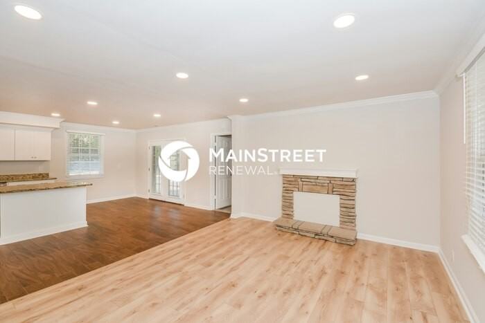 304 Matterhorn Dr - Photo 3 of 16