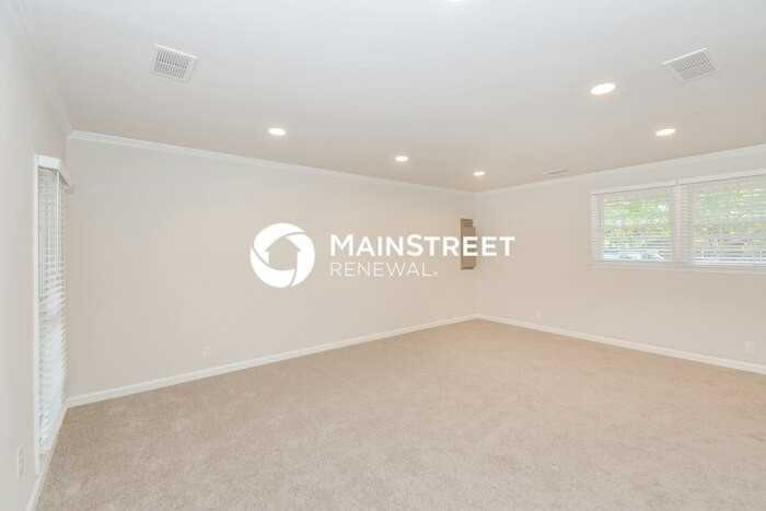 304 Matterhorn Dr - Photo 5 of 16