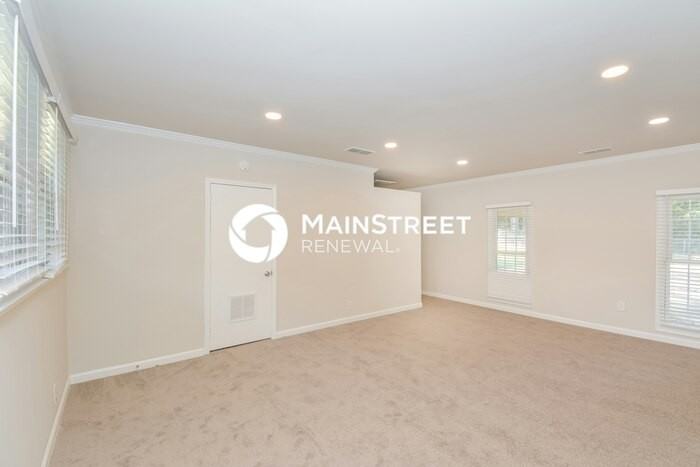304 Matterhorn Dr - Photo 6 of 16
