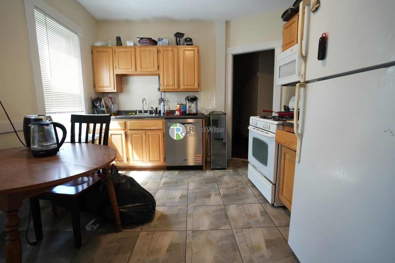 46 Tremont St #2 - Photo 4 of 18