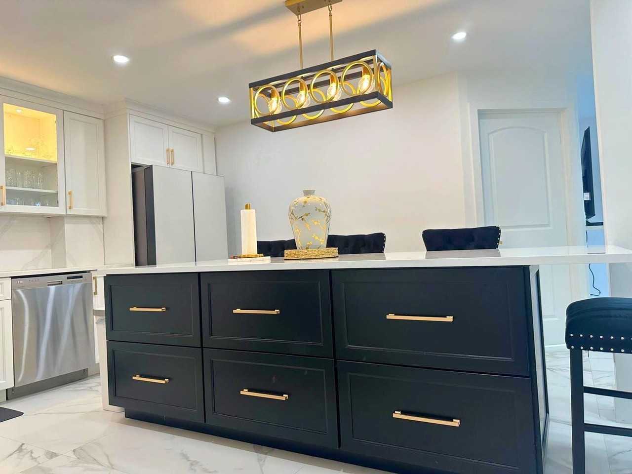 2252 Nw 53rd St - Photo 5 of 21