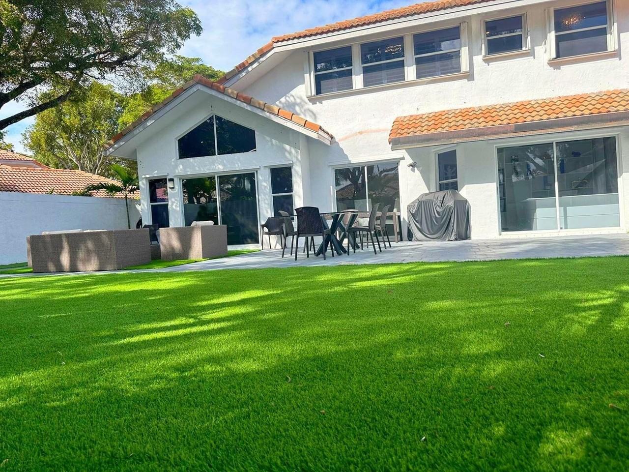 2252 Nw 53rd St - Photo 7 of 21
