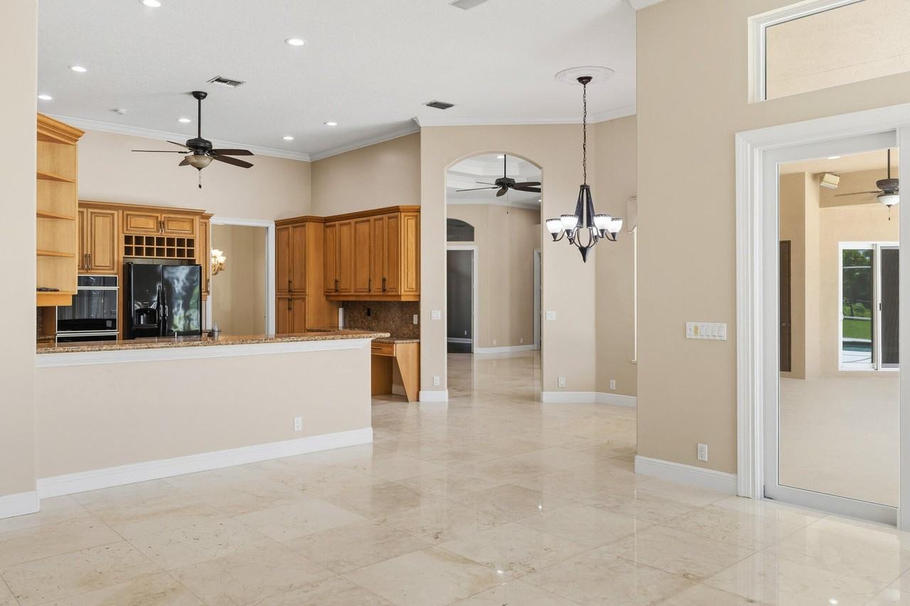 8480 Man O War Rd - Photo 5 of 35